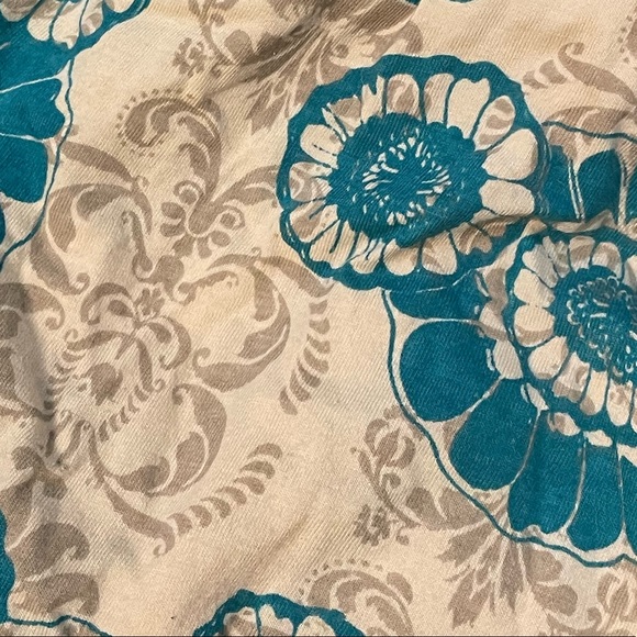 Beautiful Infinity Scarf - Picture 2 of 3